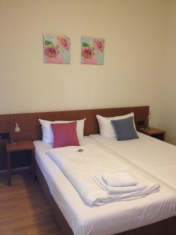 Neuburg am Rhein Landgasthof Zur Sonne I Hotel & Restaurant מראה חיצוני תמונה