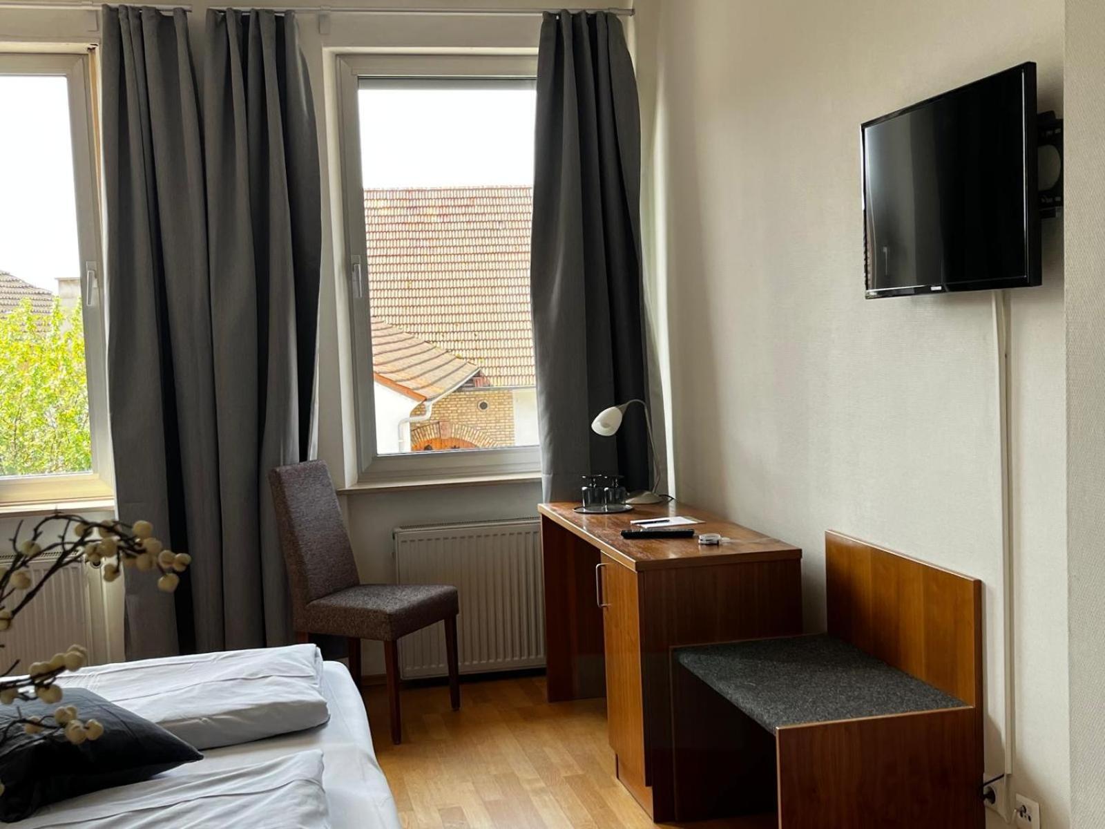 Neuburg am Rhein Landgasthof Zur Sonne I Hotel & Restaurant מראה חיצוני תמונה