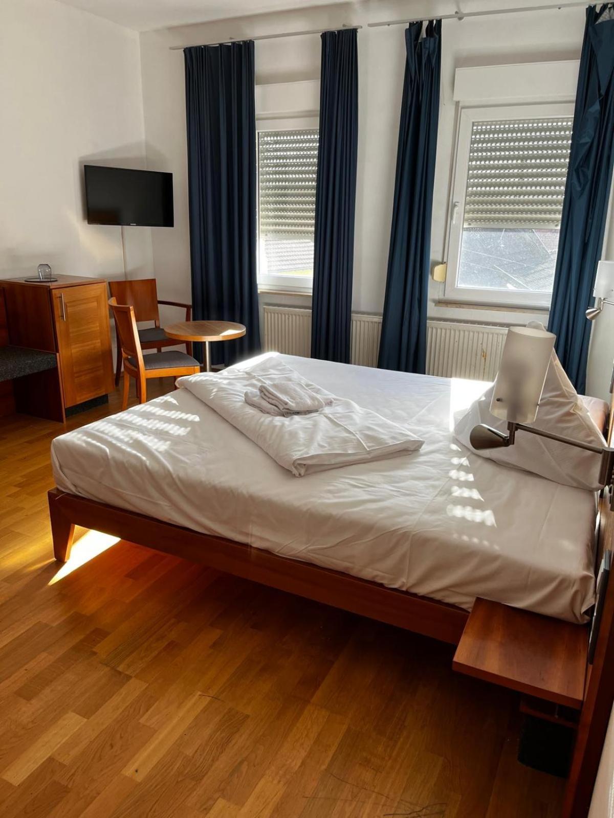 Neuburg am Rhein Landgasthof Zur Sonne I Hotel & Restaurant מראה חיצוני תמונה